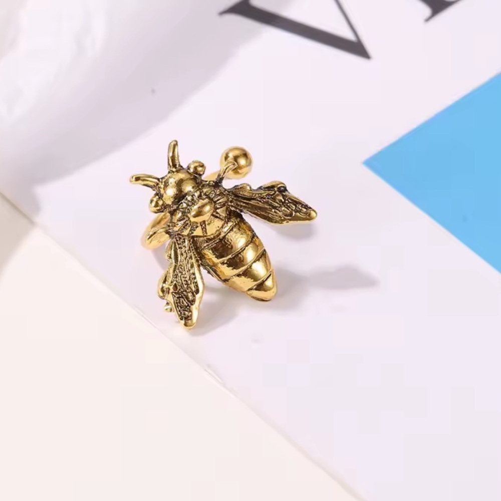 lGold Bee Ear Cuff